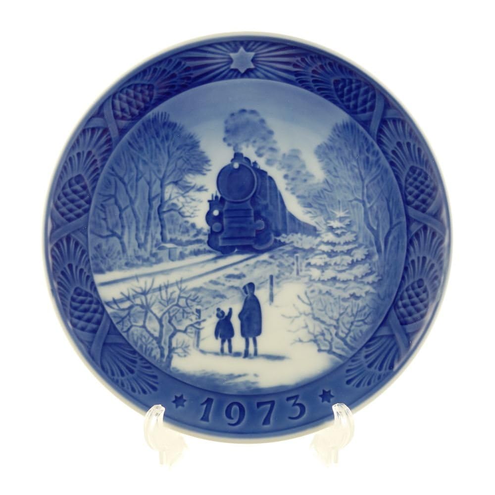Royal Copenhagen Year Plate 1973 (Showa 48) with Plate Stand, Christmas Plate 1901073 [Parallel Import]