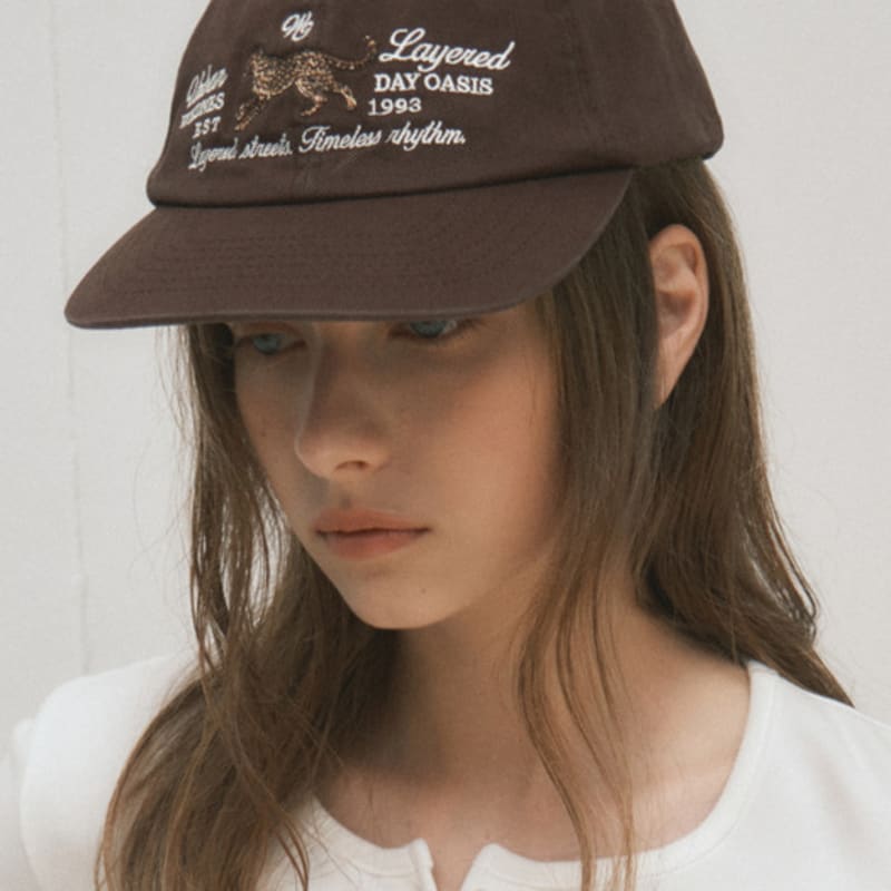 WEDNESDAYOASIS FOR WOMEN Layered with leopard Cap_BROWN(W25-ACC06)