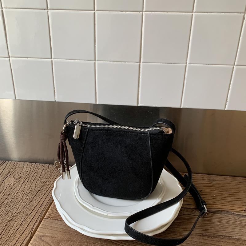 Retro bag women's 2025 new high-end shoulder bag commuter messenger bag versatile bucket bag mobile phone bag