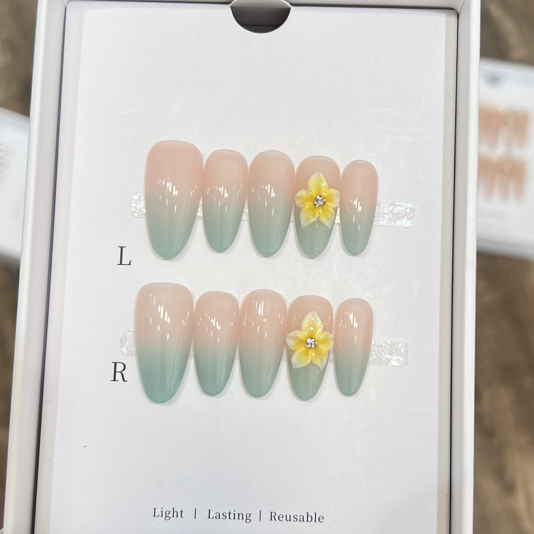 

Dairuisen Nude Green 3D Handcrafted French Manicure Wearable Removable Nails Large L