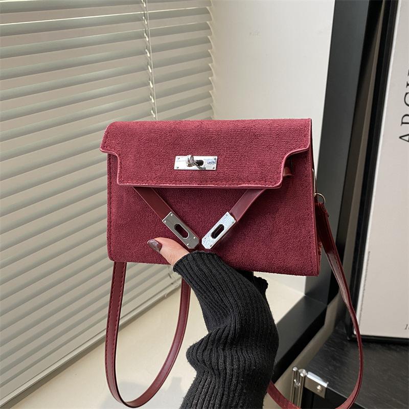 

Premium matte Kelly bag women s 2025 new fashion versatile shoulder messenger bag retro commuter small square bag