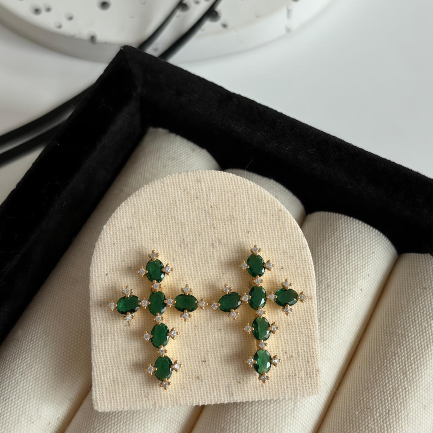 Изысканные серебряные серьги-гвоздики в форме креста с зеленым цирконом S925 - Роскошный модный стиль