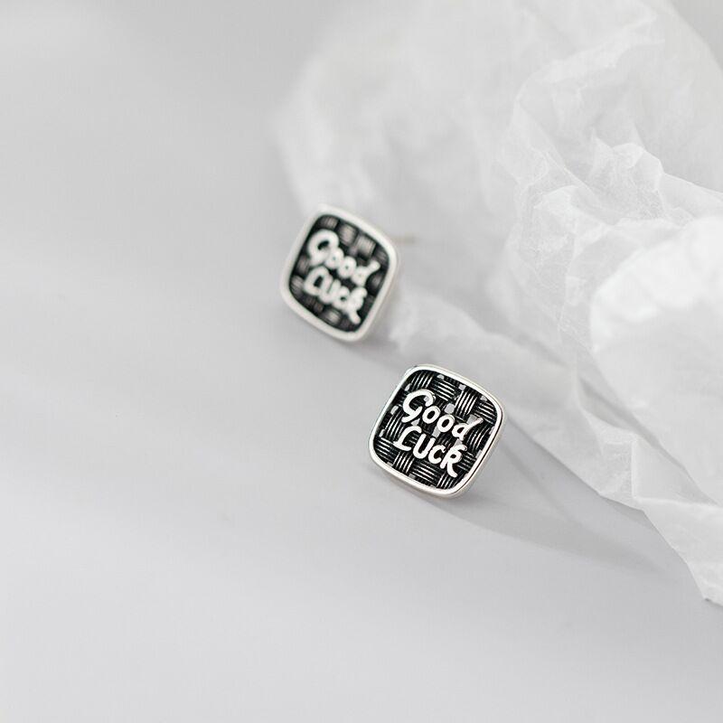 

Retro Letters 925 Sterling Silver Jewelry Personality Simple Temperament Stud Earrings 3568 серебряный