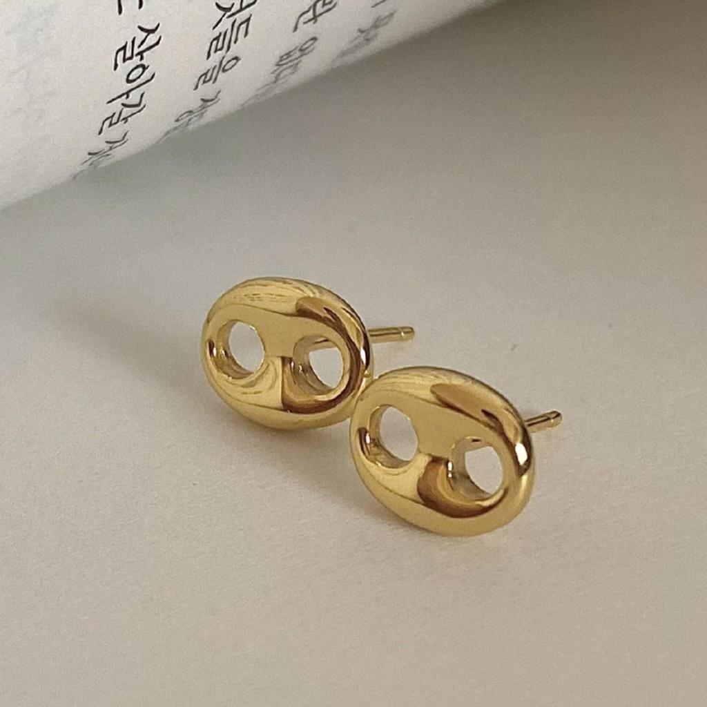 Elegant Metal Pig Nose Stud Earrings: 2024 Hot Autumn/Winter Style for Women