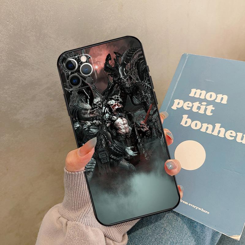 Alien Vs Predator Case For iPhone 17 Air 15 14 13 12 11 16 Pro Max 13 Mini XR 15 16 Plus 16e Back Cover Shell