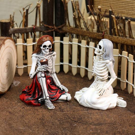 2 Pcs Skeleton Sisters Statue Resin Skeleton Girl Figurine Spooky Halloween Desktop Decoration for Haunted House Home Garden Decor