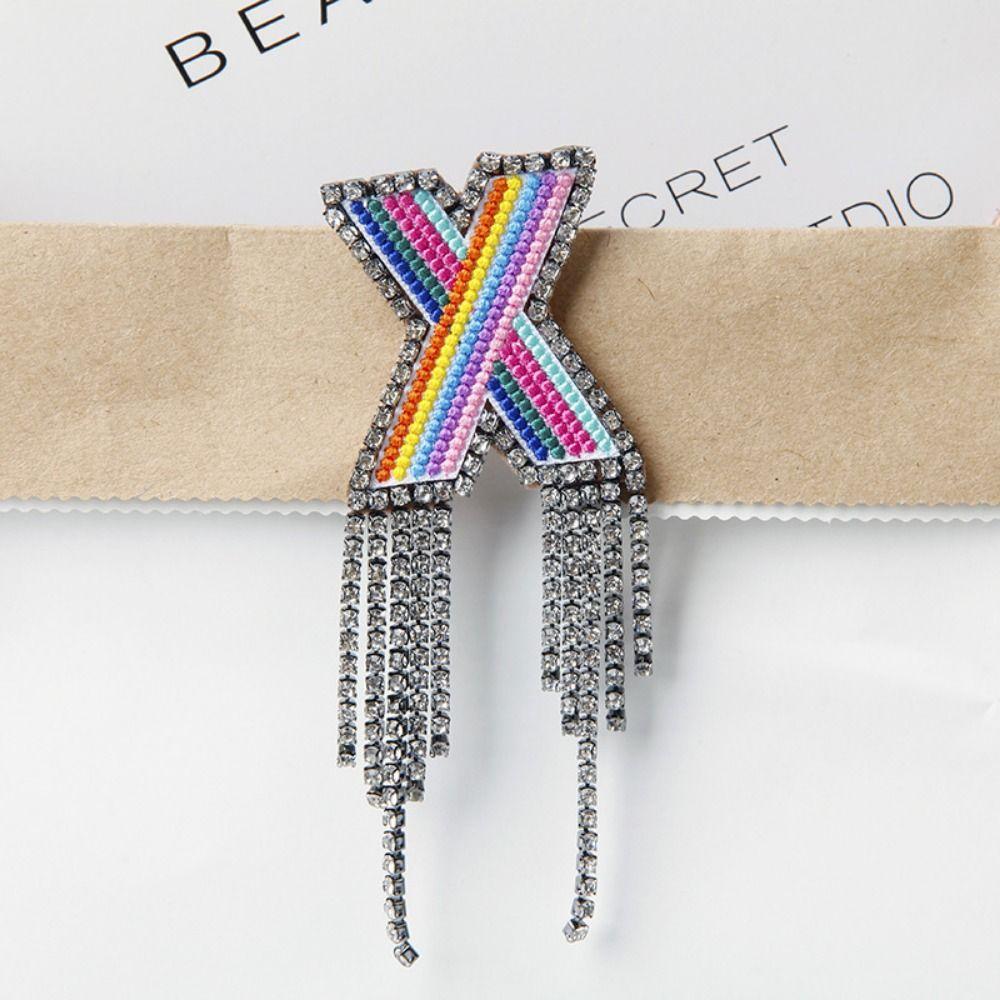 Broche Créative à Pampilles de Strass Lettre A-Z Épinglette de Vêtement de Banquet Broche Broderie Lettre Fête