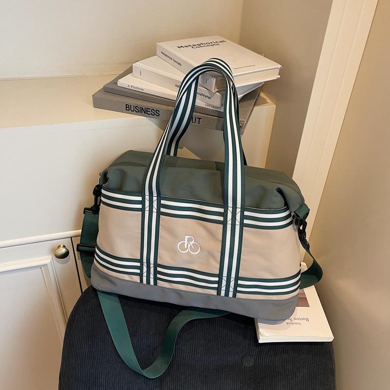 

2025 Autumn Korean-Style Large-Capacity Striped Tote Bag - Stylish Single Shoulder Design for Commutes & Outings зелёный