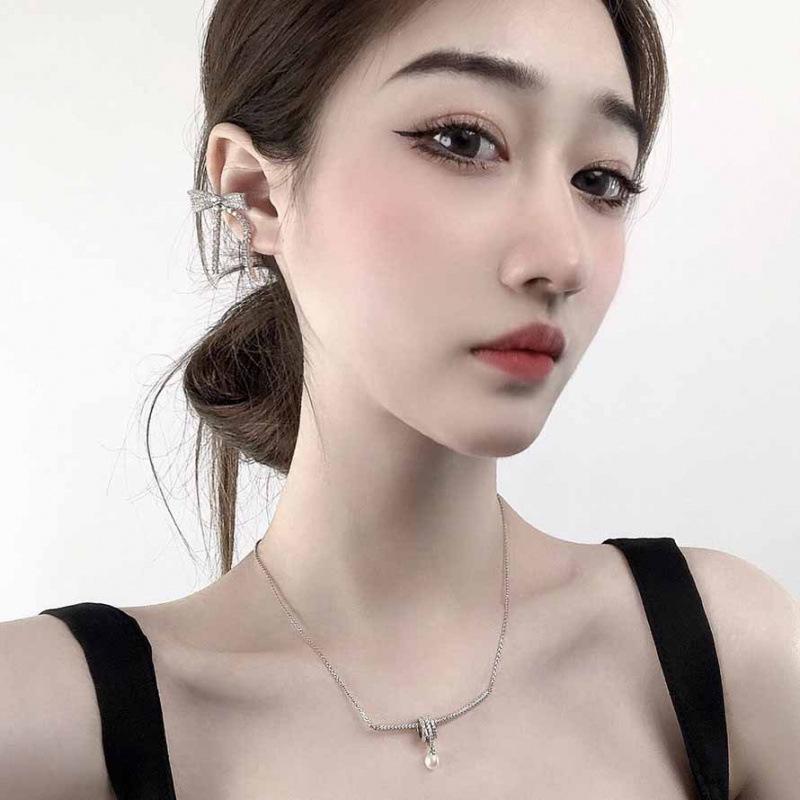 Elegant Pearl Clavicle Necklace with Rhinestone Ribbon - Versatile and Stylish