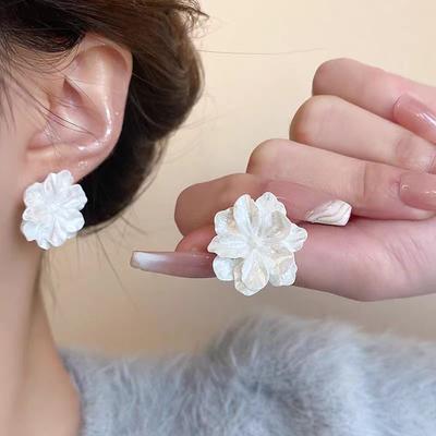 Fresh Flower Earrings White Women's Foldable Acrylic Sweet Flower Girl Earrings Japanese Style Earrings Jewelry Gifts