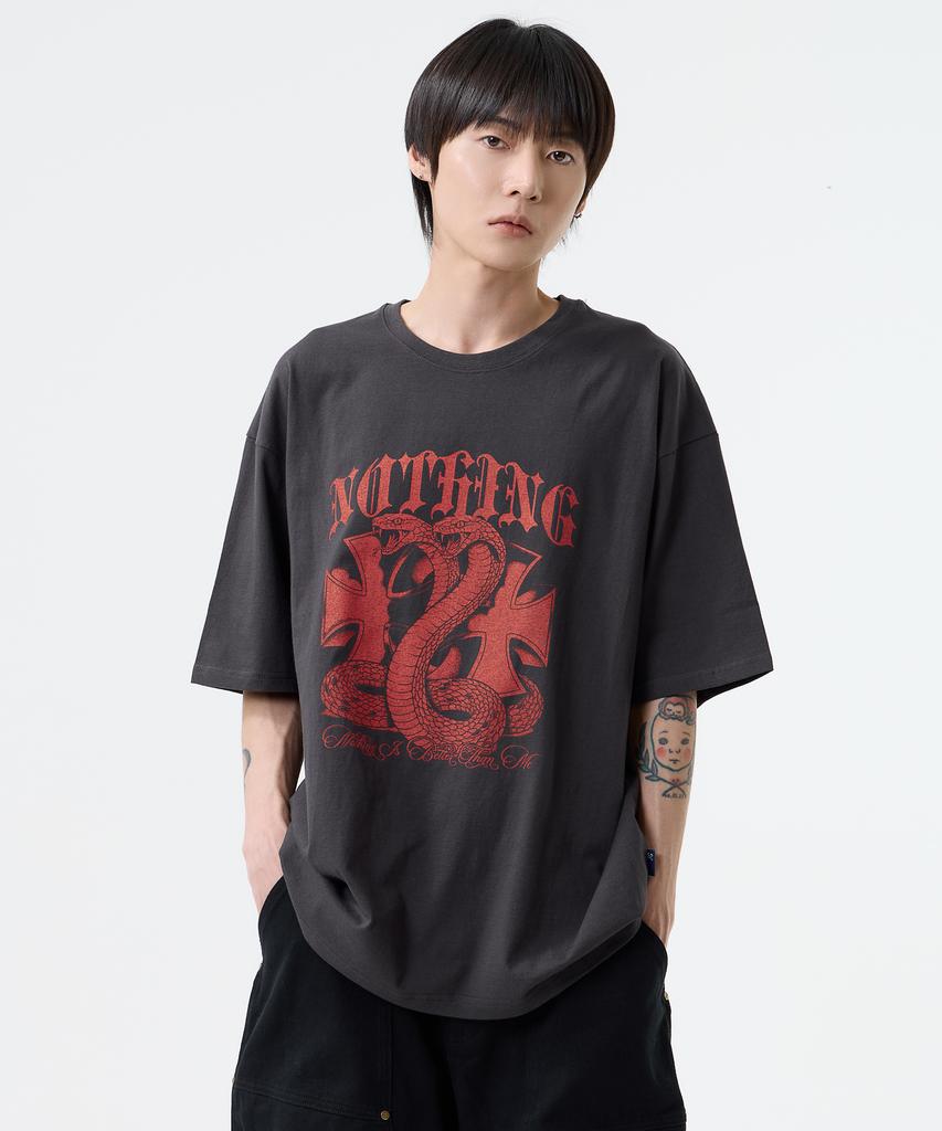 Nasttingijeubeleoldaenmi Snake Graphic Tee_Charcoal