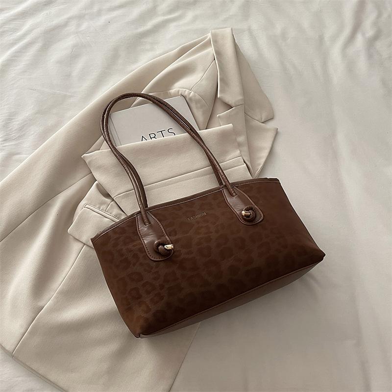 

Leopard print underarm autumn and winter new portable fashion retro versatile bag single shoulder tote commuter bag