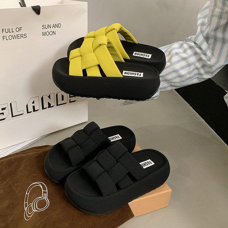 2025 summer new fashion thick bottom woven non-slip small height increase cool slippers wear high-end one-word