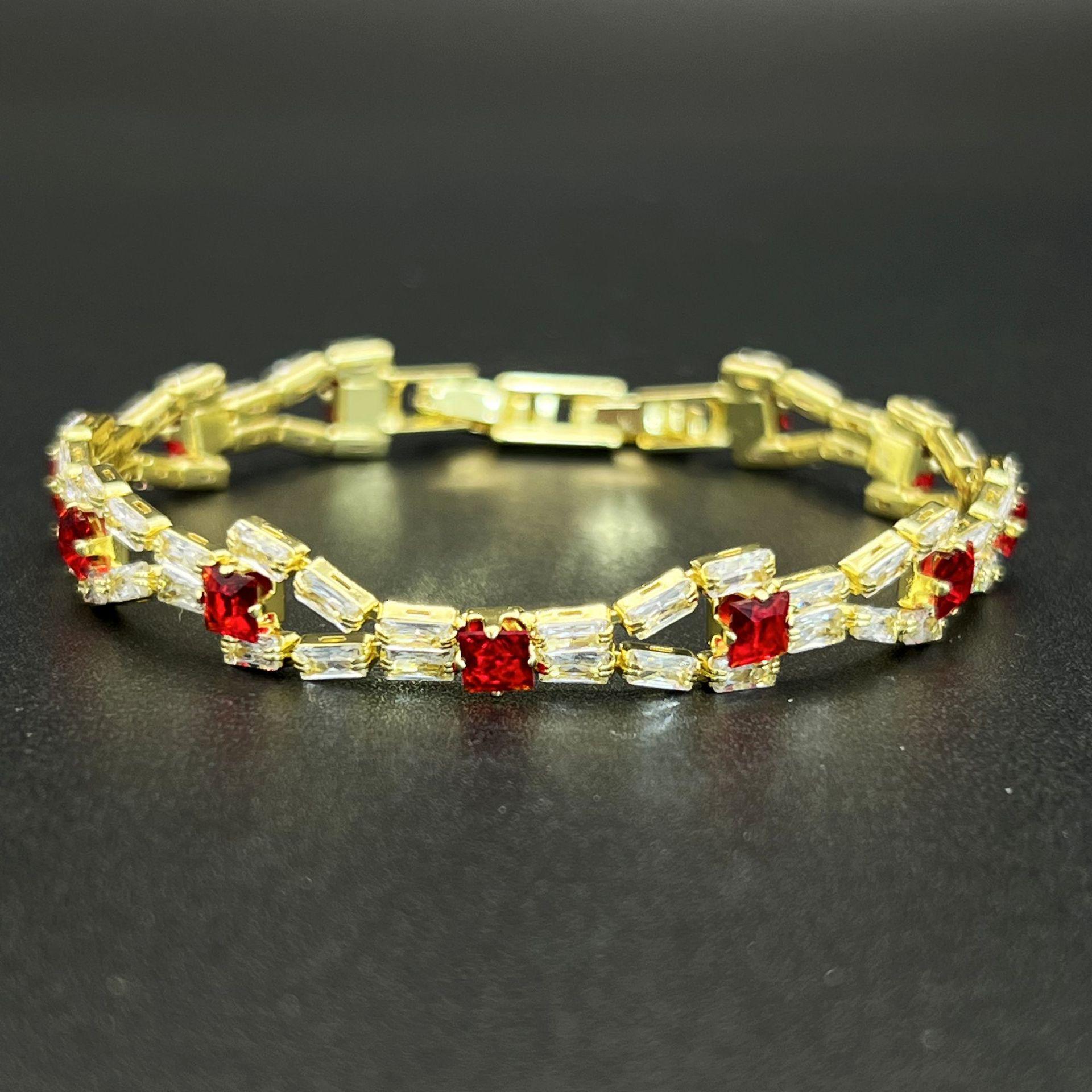 

Luxurious Zircon Diamond Tennis Chain Bracelet