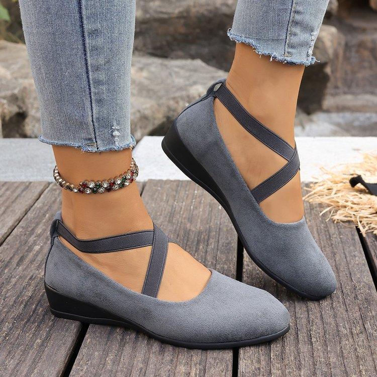Spring and summer black matte crossheeled single shoes, comfortable softsoled shallowmouth women's shoes, commuting versatile ma