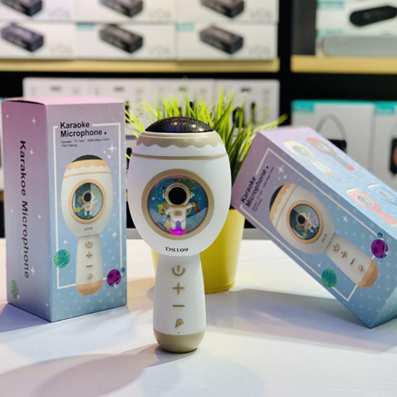 Microfono Bluetooth Wireless Mini Microfono Cartone Animato Altoparlante Microfono Tutto-in-uno Cambia Voce Altoparlante Luce Colorata Portatile Casa KTV