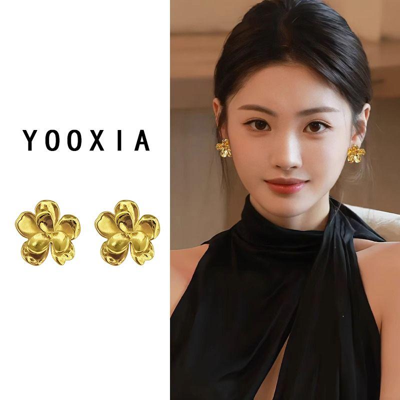 

Золотые Достойные Цветы Спиральный Зажим для Ушей Женский без Прокола Доступная Роскошь Необычные Серьги Нишевые Серьги Новые Серьги Golden Flower Spiral Ear Clip