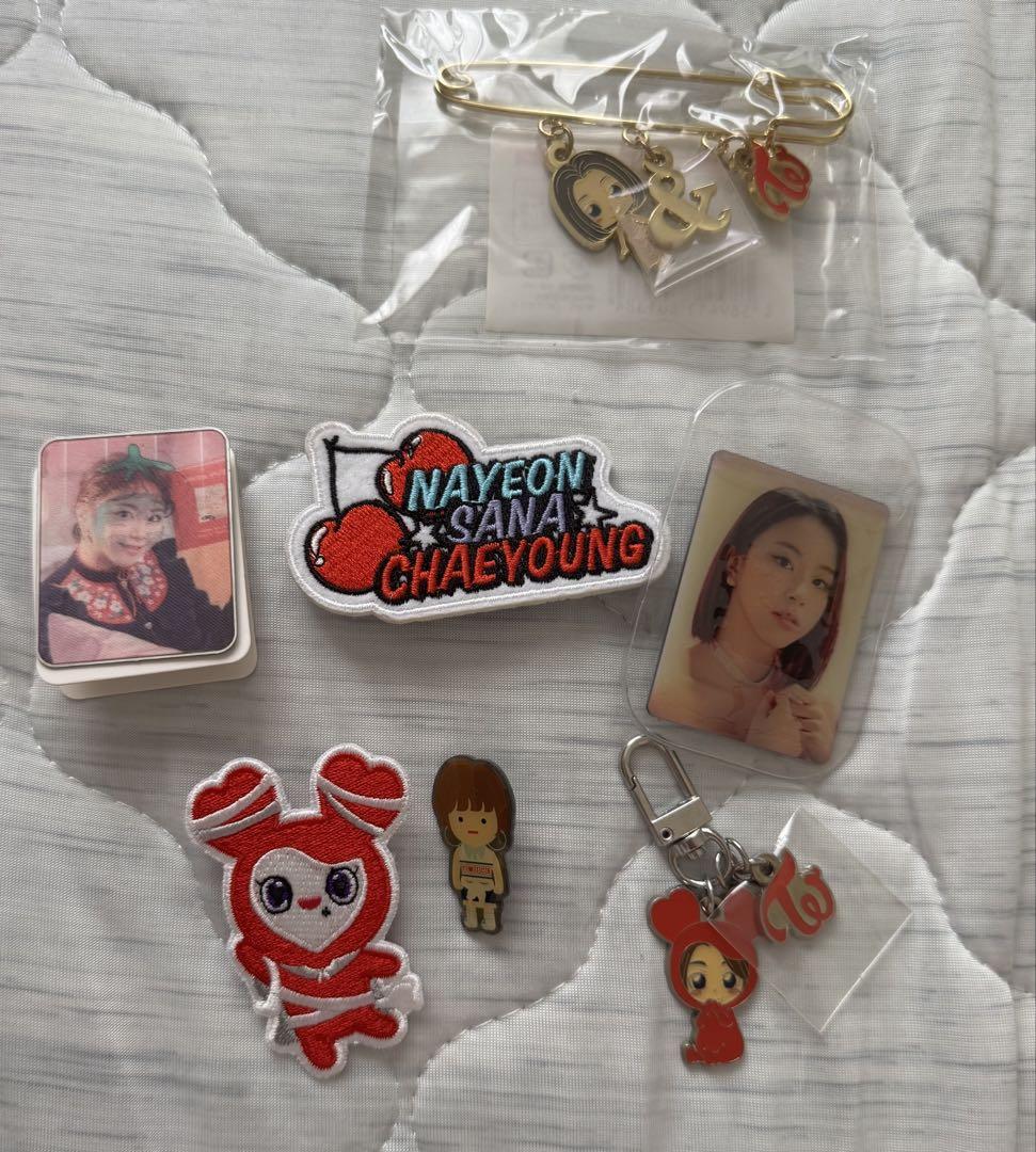 

[USED] Twice Chaeyoung pin badge