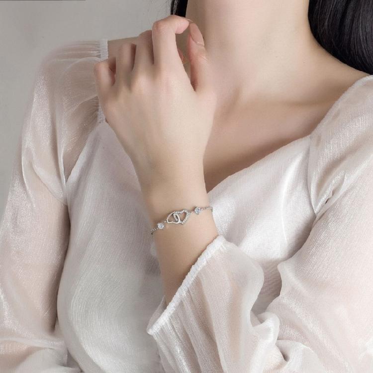 Heart Shaped Copper Bracelet with Zircon Fashionable Wristcchain Comfort Fit Jewelry Perfect For Office Wear or Parties