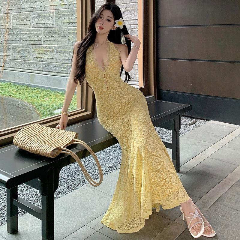 Französisches Temperament Neckholder Spitzenkleid Damen Frühling und Sommer Neu Strandurlaub Taille und Dünn Langer Rock