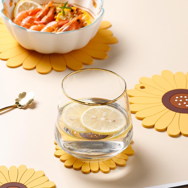 2pcs Silicone Trivet Mat Cute Sunflower Anti Scalding Mat, Heat Insulation Pat for Dishes, Soft Silicone Meal Mat Table Anti Slip Coaster
