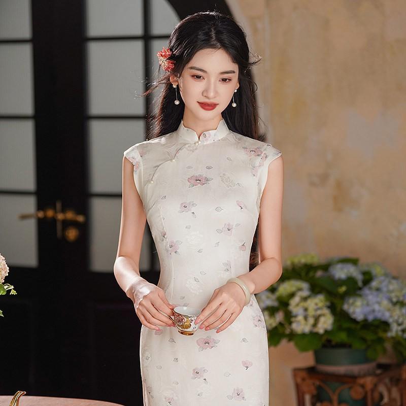 White Sleeveless Modern Chinese-Inspired Long Cheongsam Dress 2026 Womens Elegant Retro Style