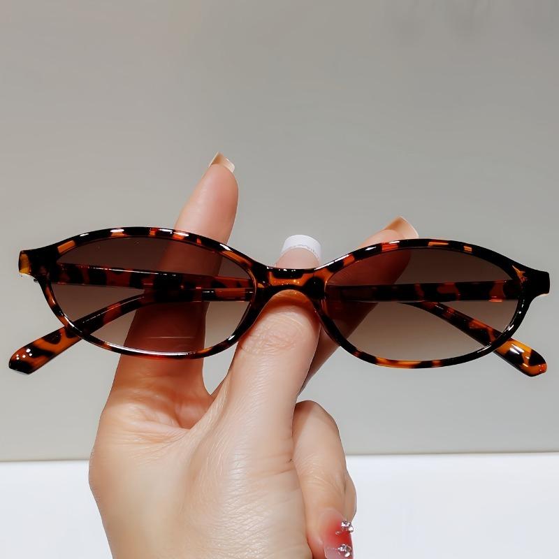 1 Pair Oval Frame Glasses for Women Fashionable Retro European Style for Hiking