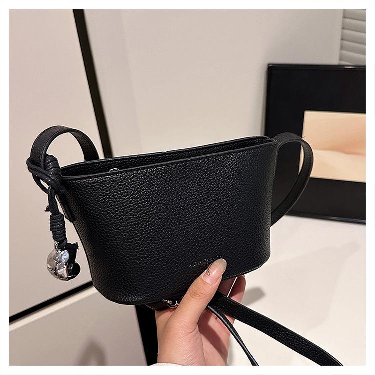 Ny messenger-veske fasjonabel skulderveske bøtteveske populær temperament kvinneveske personlig allsidig sommermodeller