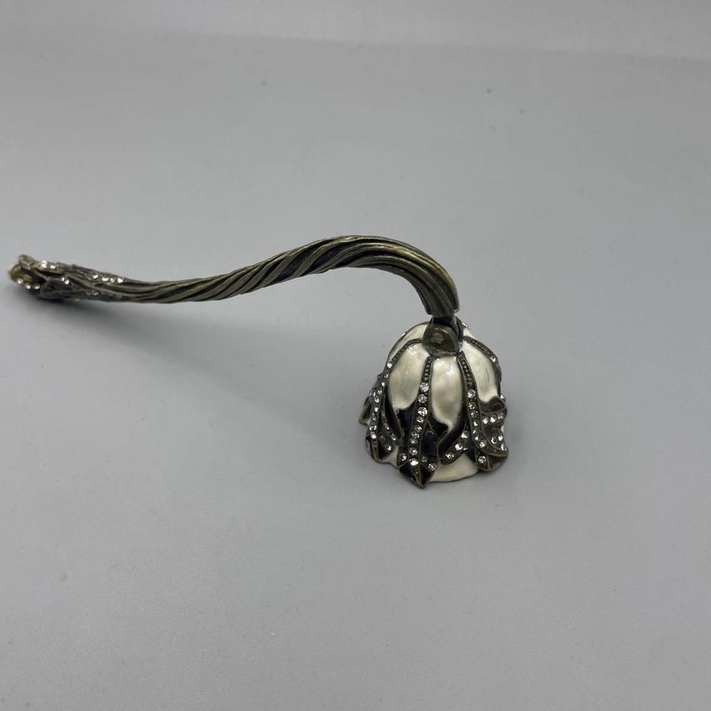 Vintage Candle Snuffer with Long Handle, Classic Brass Candle Extinguisher Tool, Elegant Fire Safety Accessory for Home Decor