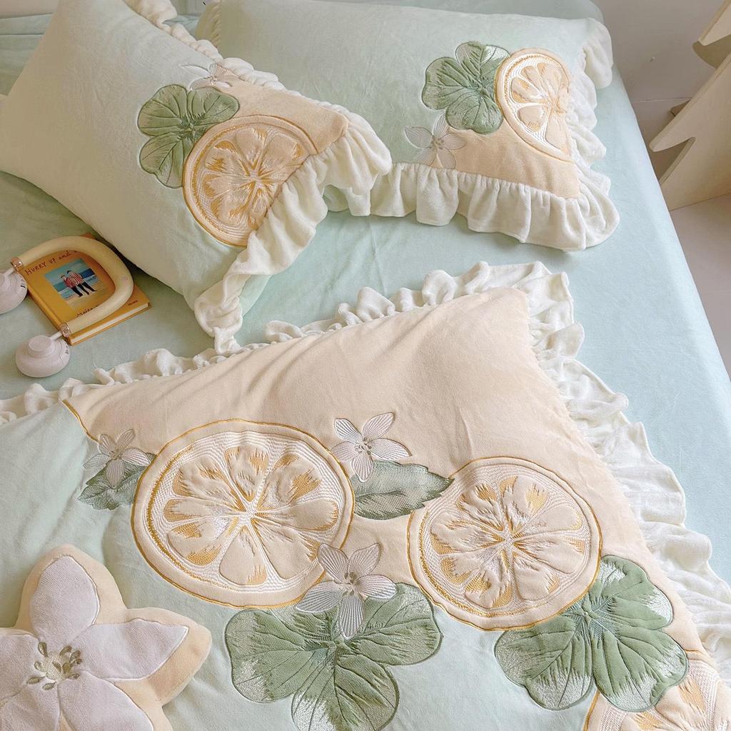 2025 Niedliches Zitronenmilch-Samt-Vierteiler Winter-Dicker Plüsch-Korallenfleece Bettbezug-Set