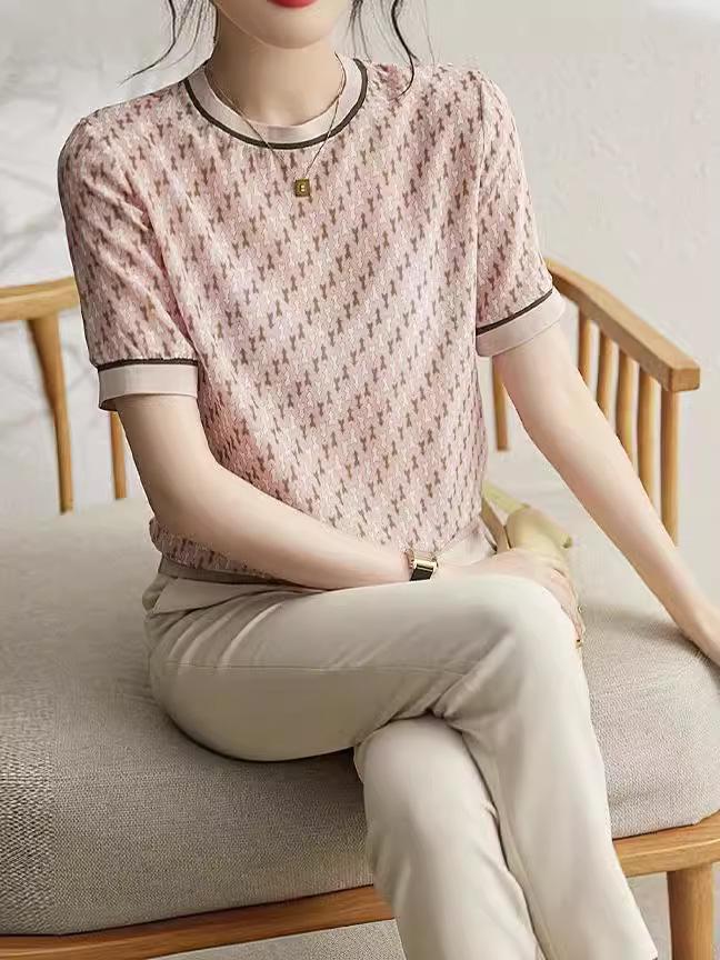 Damen Pinkes Seiden-T-Shirt mit geometrischem Druck - Kurzärmelig, Rundhalsausschnitt, Sommerstil