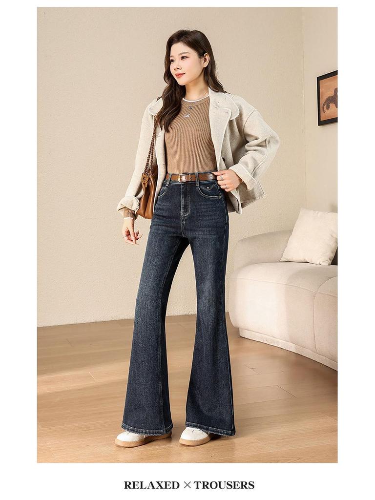 2026 Autumn/Winter Women's High-Waisted Velvet Micro-Flare Jeans: Elegant, Slimming, and Cozy Denim.
