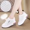 Frühling, Sommer und Herbst Damenschuhe neue dicke Sohle Keilabsatz Innenabsatz Absatz Einzelne Schuhe kleine weiße Schuhe Damen Low-Top Freizeit-Sportschuhe