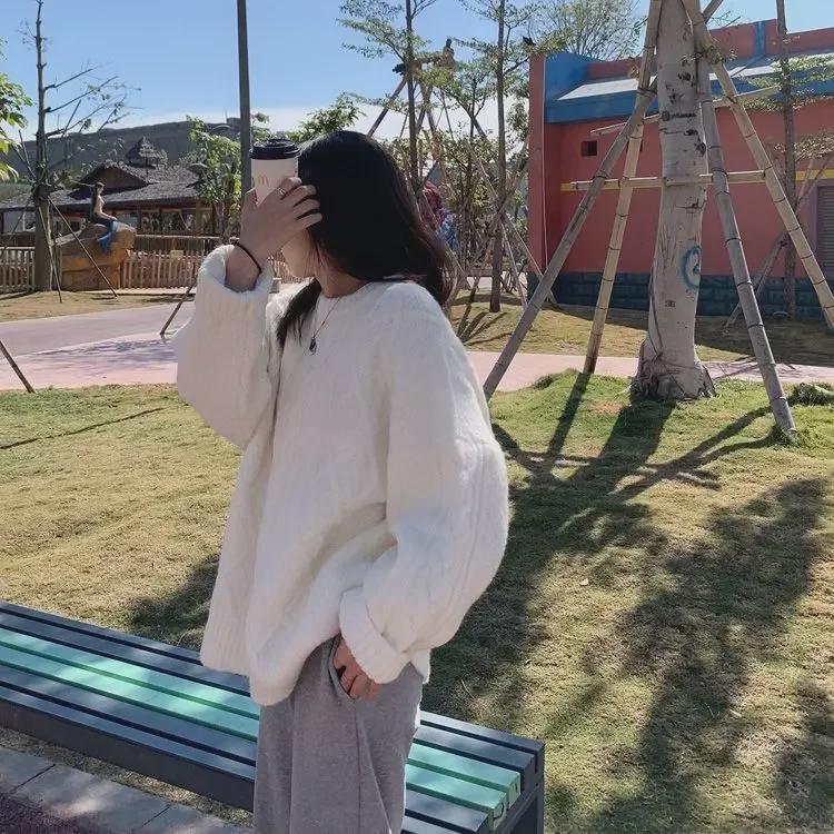 2023 Autumn/Winter Women's White Thick Knit Pullover Sweater - Loose Korean Style