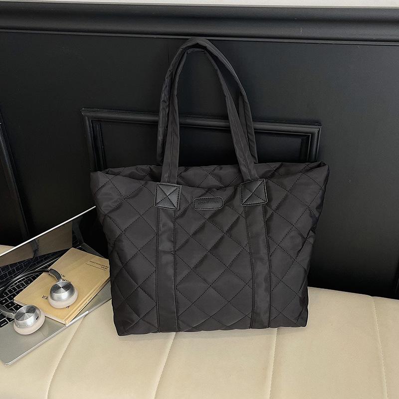 

New Women Simple Shoulder Bag Large Capacity Tote Bag for Commuting and School Comfortable and Versatile Texture Storage Bags чёрный
