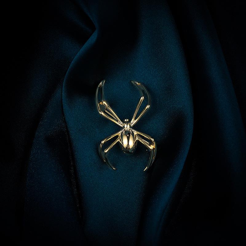 European-American Simple Spider Brooch: Stylish Insect Corsage Lapel Pin Accessory