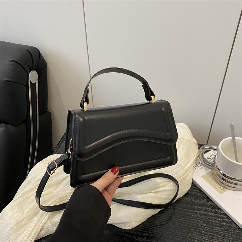 Personalized trend contrasting colors, fashionable and simple 2025 summer indentation new single shoulder oblique span portable small square bag