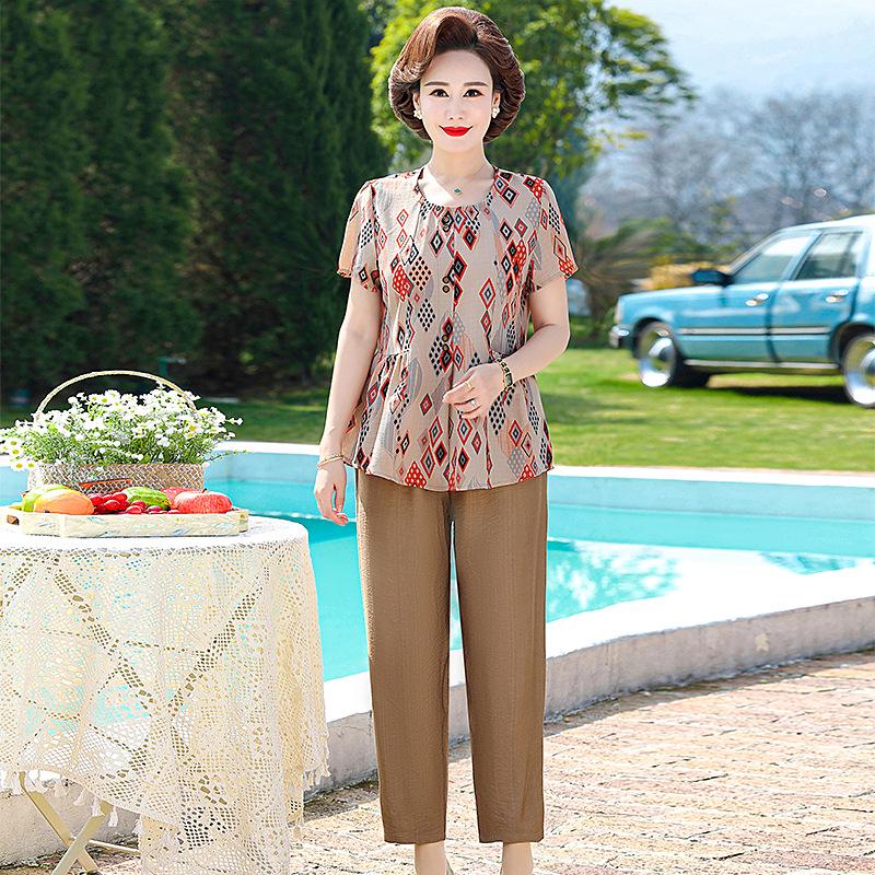 

Mom s Summer Chic Two-Piece: Stylish Short-Sleeved T-shirt & Top for Elderly Women 4XL