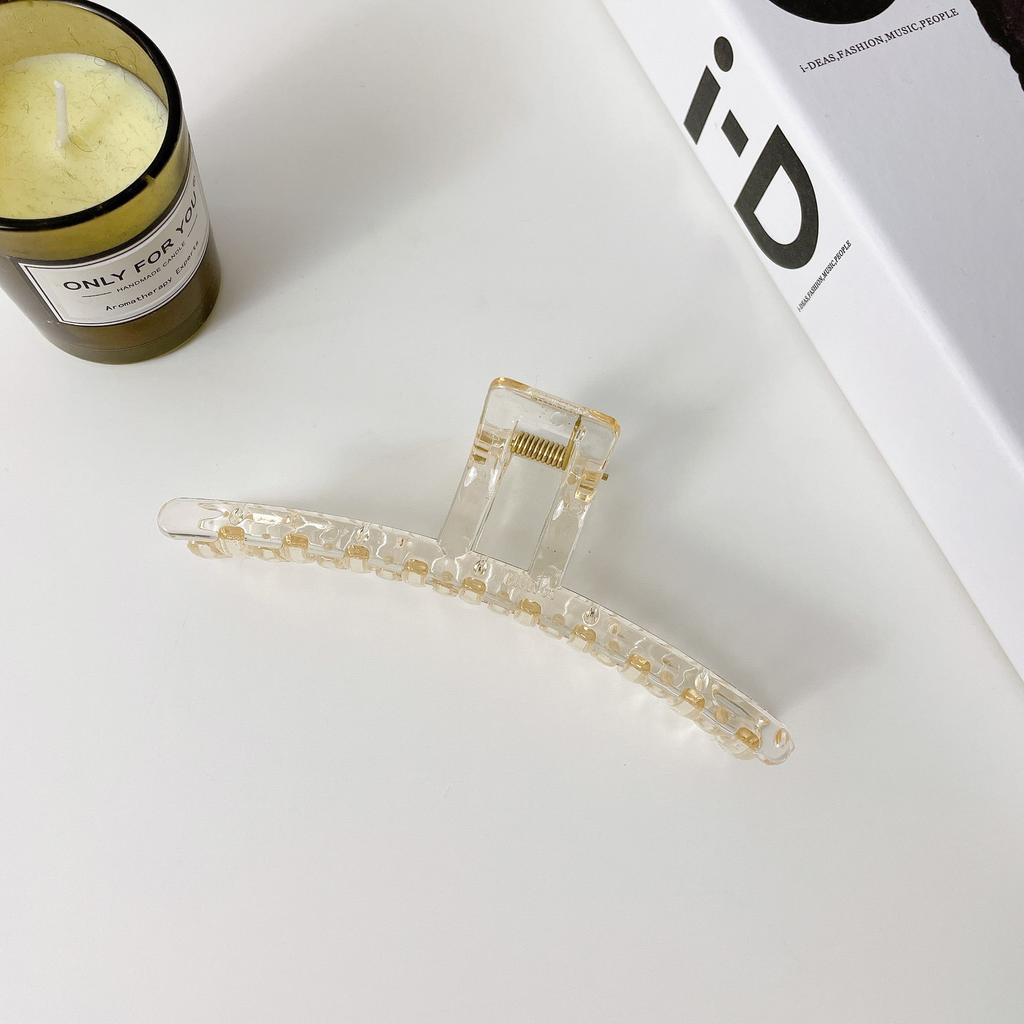 Beautifully Plastic Crafted Hair Claw Clips With Elegant Shapes And Vibrant Colors For Every Hairstyle Needs