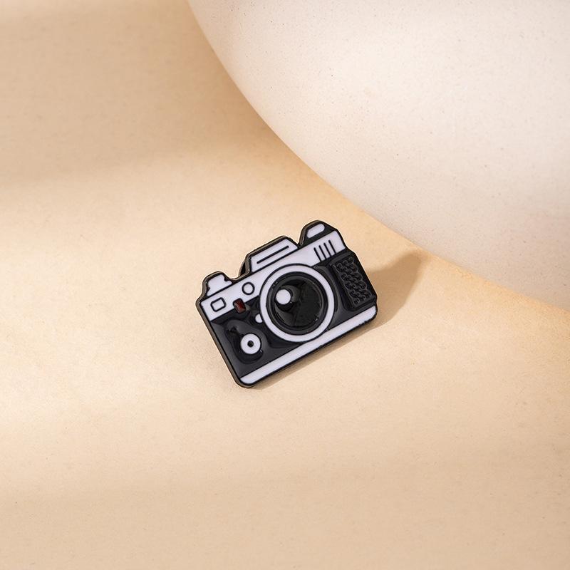 Cartoon Anime Ghost Mother Badge Pin Costume Accessories Creative Medal Zombie Bride Halloween Brooch