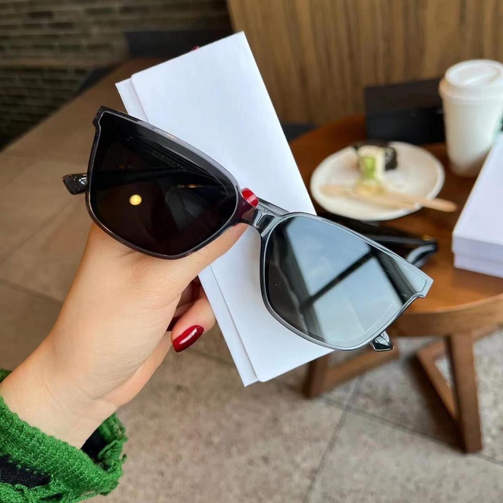 2026 Trendy UV Protection Sunglasses for Men & Women – Slimming Big Face Design