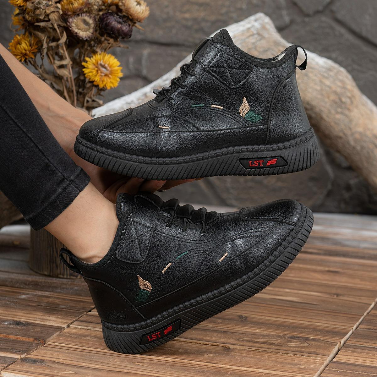 

Хлопковая обувь женская зимняя Старый Пекин плюс бархат толстая теплая мягкая подошва нескользящая обувь для мамы хлопковые сапоги EU35/CN36 чёрный