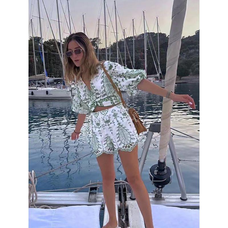 Top Contrast Mid Rise Shorts Female Embroider Hollow out V-neck Short Tops Mid Waist Shorts
