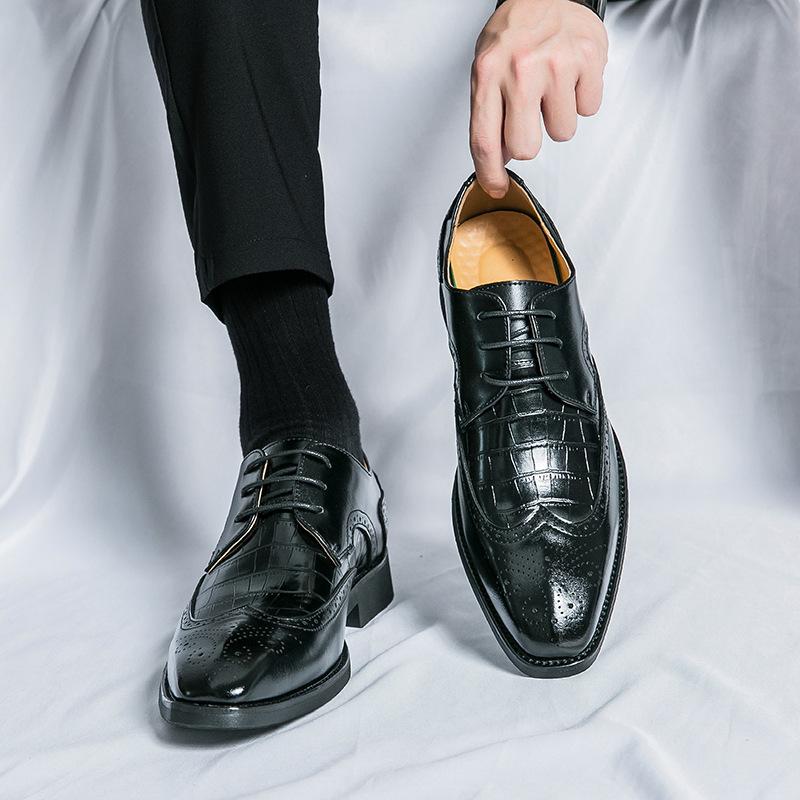Dress Business Leather Shoes Men's New Brock Casual Shoes Large Size Pointed Leather Shoes Groom Wedding Shoes