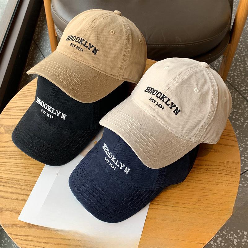 Baseball Cap Neutral Style Men and Women Can Wear Retro Soft Top Baseball Hat To Make The Face Look Small