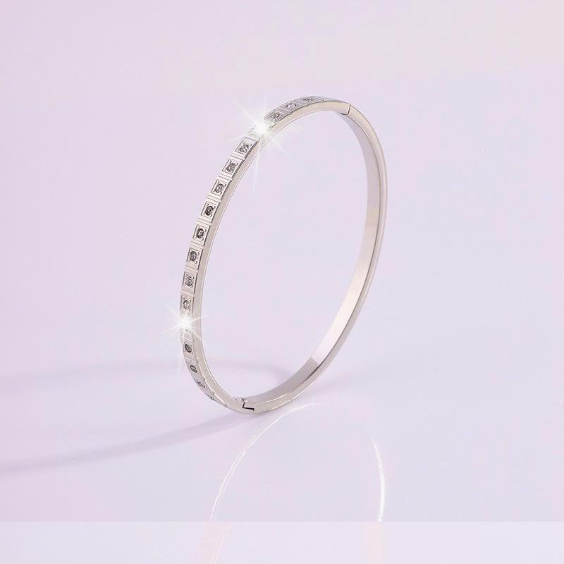 Starry Sky Silver Titanium Steel Bracelet for Women - High-End, Versatile, Full Diamond, Non-Fading Fashion Accessory
