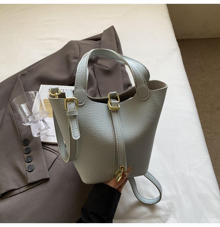 This Year's Popular High-end Fashion Handbag Women's 2025 Korean Version of the New Simple Casual Bucket Messenger Bag Women