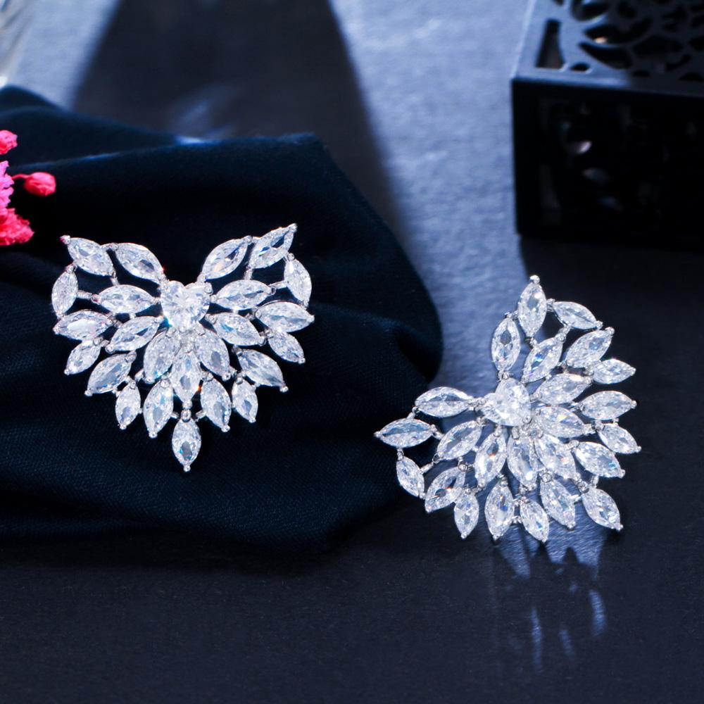 Brincos grandes e lindos de zircônia cúbica brilhante pavimentada em cor prata CMM para noivas