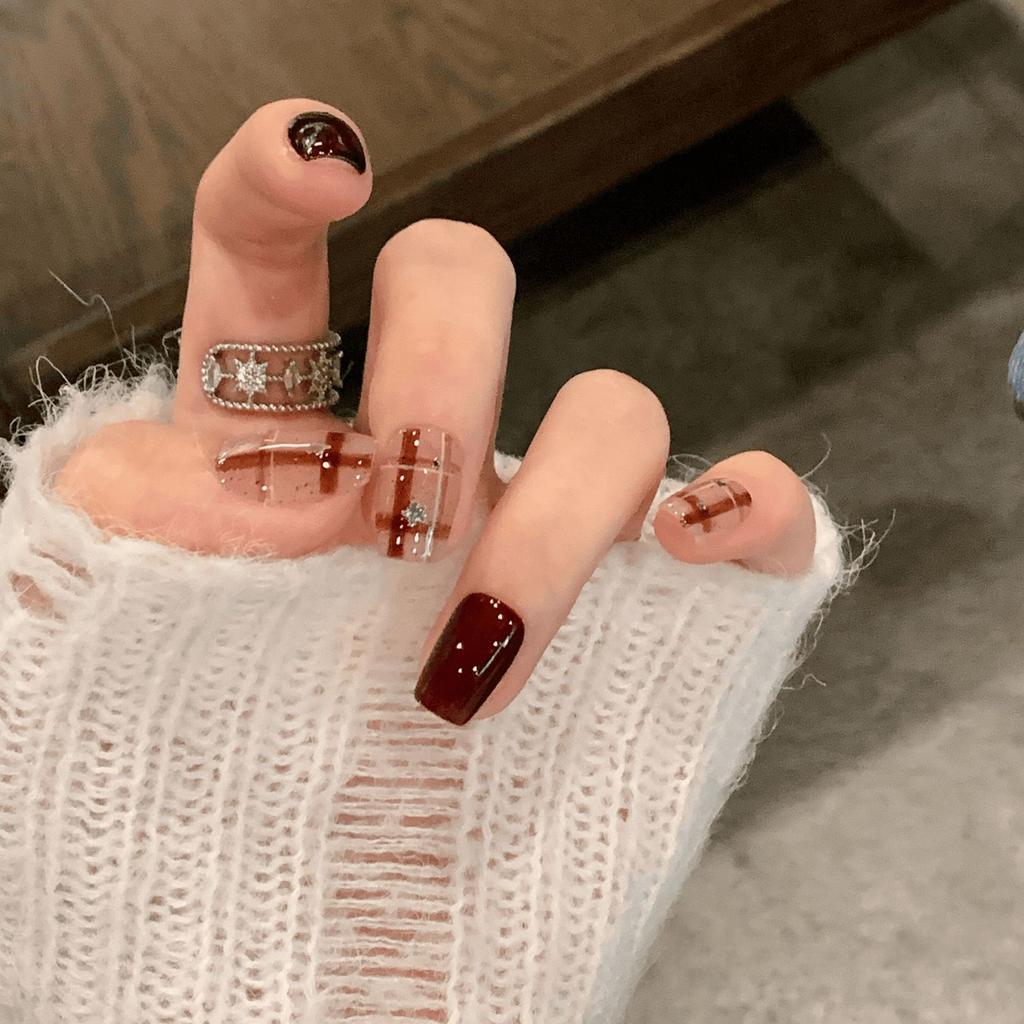 Warm Color Plaid Handmade Wear-on Nails That Brighten the Complexion, INS Style Sophisticated and Elegant Short Nail Art Patch Fake Nails