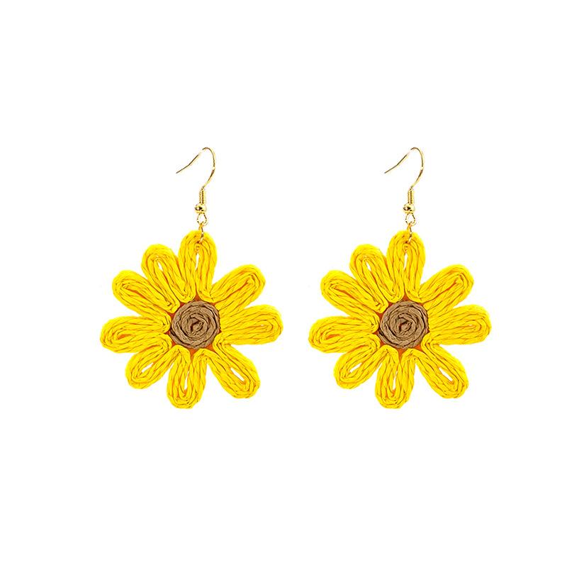 Summer Hand-Woven Small Daisy Earrings, Bohemian Beach Resort Wind Raffia Contrasting Flower Earrings